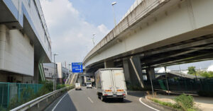 神奈川県横浜市磯子区_2車線道路