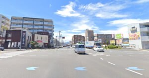 神奈川県横浜市泉区_多車線